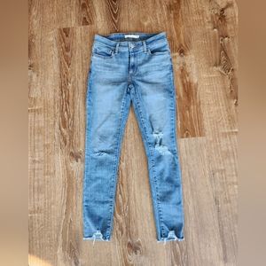 Levi Skinny Ankle Jeans Size 26 Medium wash with Knee Distressing